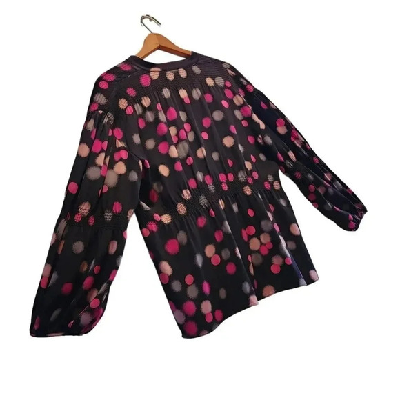 Like-New Diane von Furstenberg Black Polka Doted Silk Zazu V Neck Blouse Size 4 - Picture 6 of 10